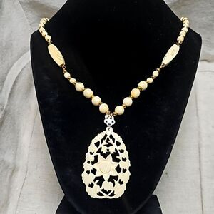 Vintage Hobe Signed 50's Carved Celluloid Star Pendant Necklace